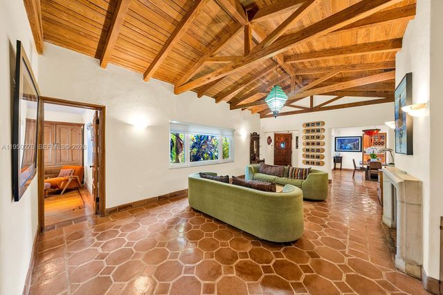 3701 Chase Ave, Miami Beach, FL 33140