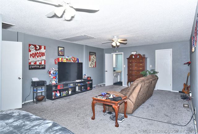 1229 E 8th Street, Okmulgee, OK 74447