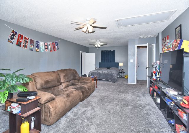 1229 E 8th Street, Okmulgee, OK 74447