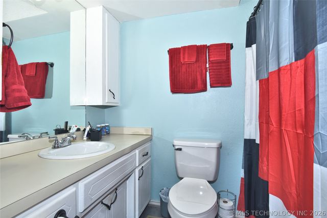 1229 E 8th Street, Okmulgee, OK 74447