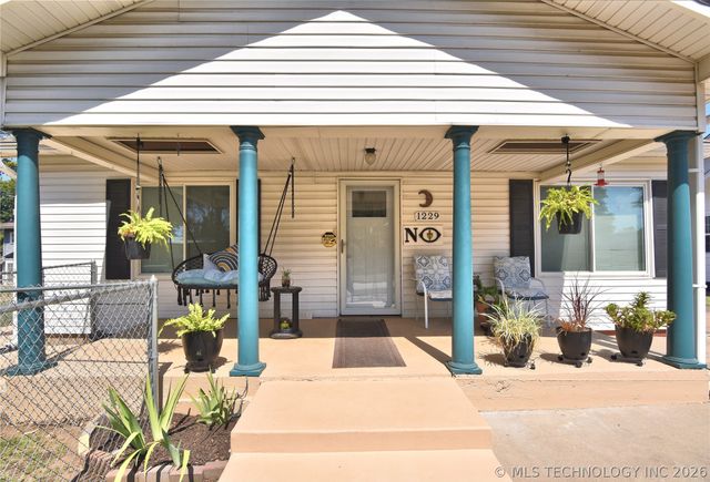 1229 E 8th Street, Okmulgee, OK 74447