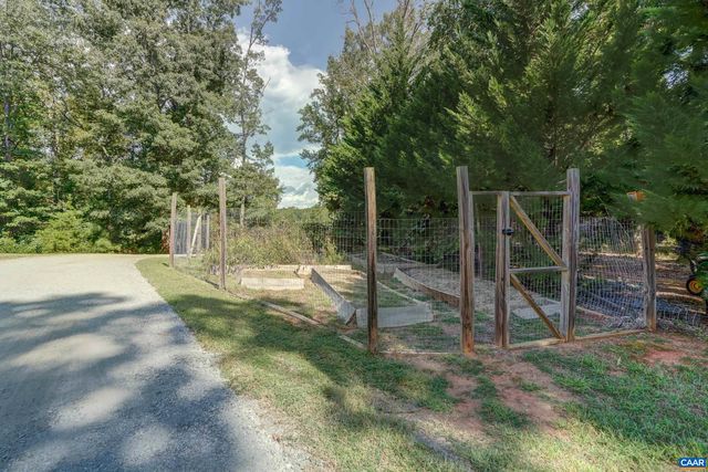 140 LYNX FARM LN, Charlottesville, VA 22903