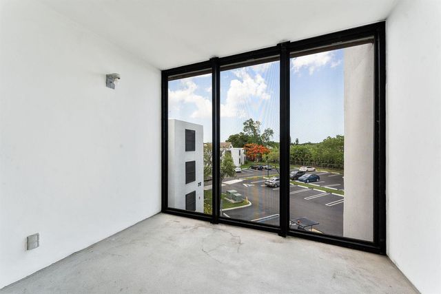 212 Lake Pointe Drive 302, Oakland Park, FL 33309