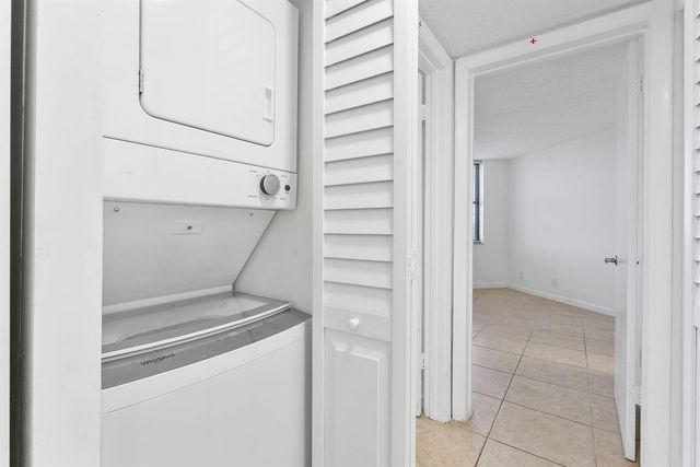 212 Lake Pointe Drive 302, Oakland Park, FL 33309