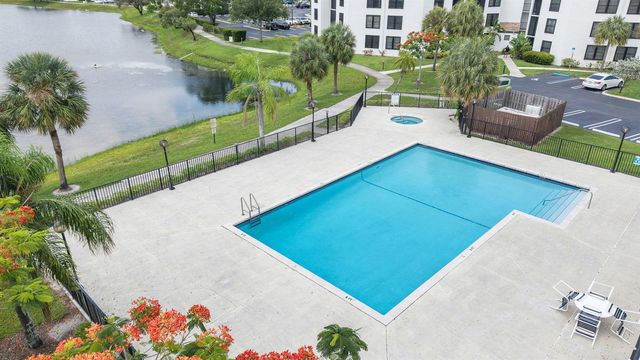 212 Lake Pointe Drive 302, Oakland Park, FL 33309