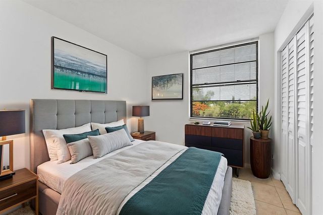 212 Lake Pointe Drive 302, Oakland Park, FL 33309