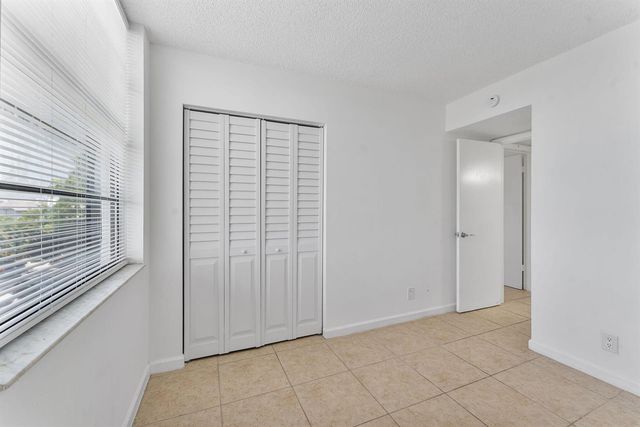 212 Lake Pointe Drive 302, Oakland Park, FL 33309