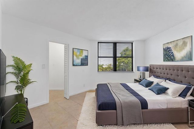 212 Lake Pointe Drive 302, Oakland Park, FL 33309