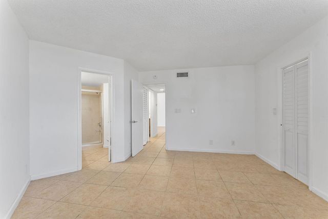 212 Lake Pointe Drive 302, Oakland Park, FL 33309