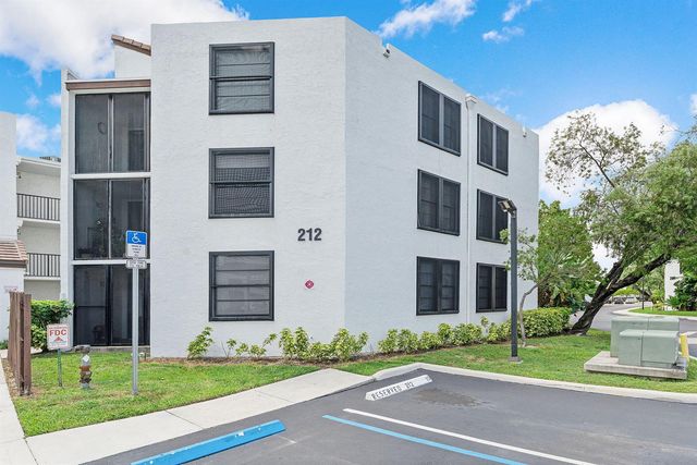 212 Lake Pointe Drive 302, Oakland Park, FL 33309