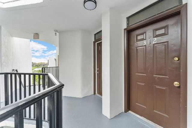 212 Lake Pointe Drive 302, Oakland Park, FL 33309