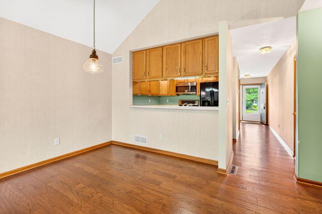 7042 Greensview Village Drive, Canal Winchester, OH 43110