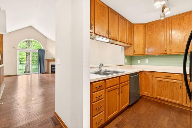 7042 Greensview Village Drive, Canal Winchester, OH 43110