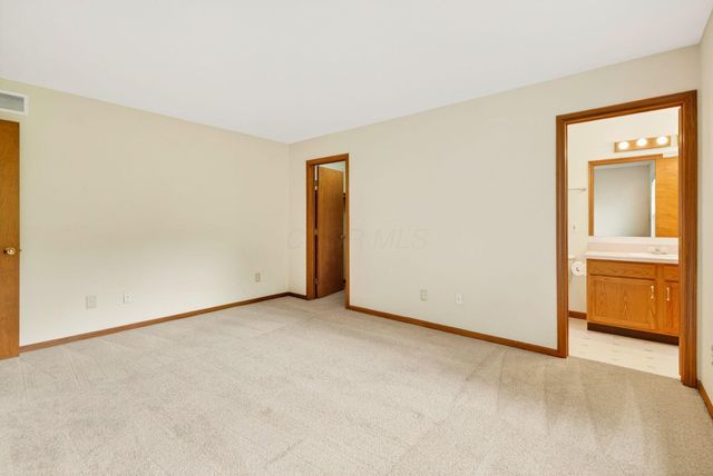 7042 Greensview Village Drive, Canal Winchester, OH 43110
