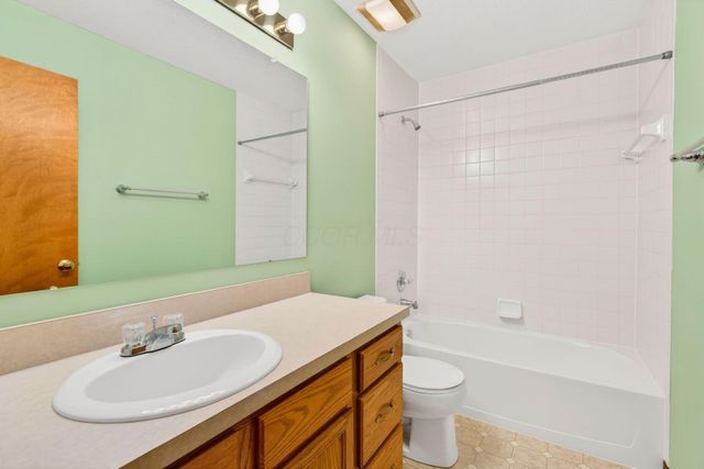 7042 Greensview Village Drive, Canal Winchester, OH 43110