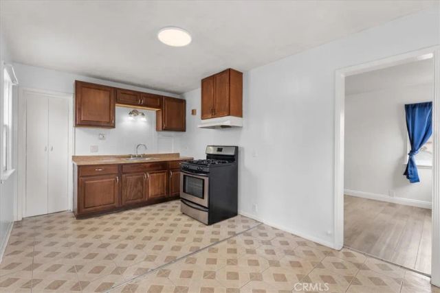 924 S Broadway, Santa Ana, CA 92701