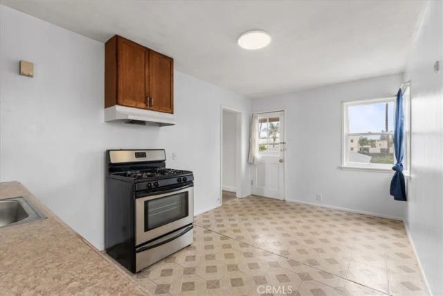 924 S Broadway, Santa Ana, CA 92701