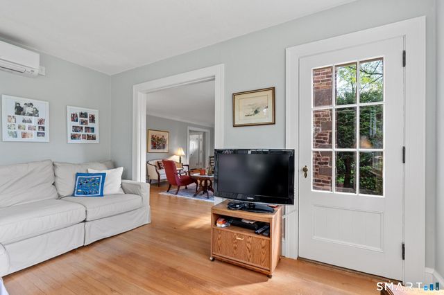 49 Arlington Road, West Hartford, CT 06107
