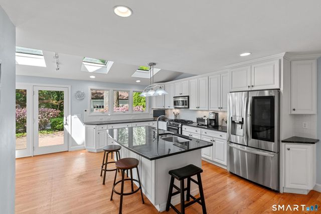 49 Arlington Road, West Hartford, CT 06107
