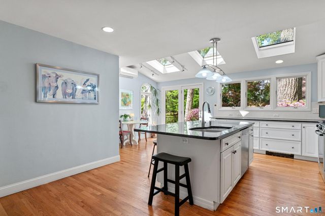 49 Arlington Road, West Hartford, CT 06107