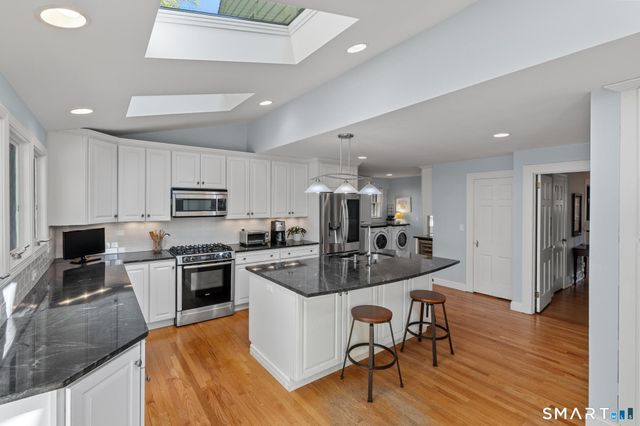 49 Arlington Road, West Hartford, CT 06107