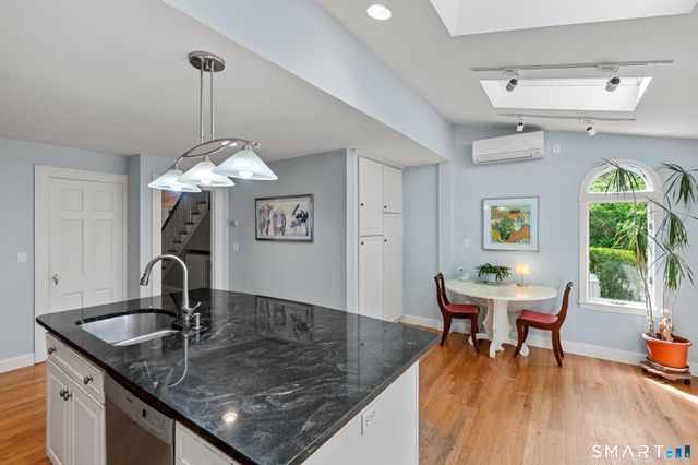 49 Arlington Road, West Hartford, CT 06107