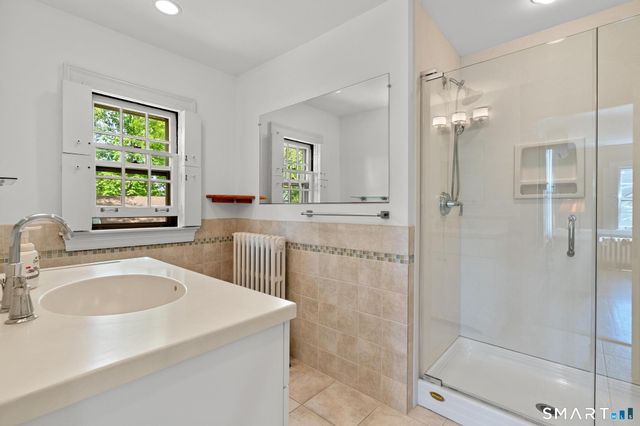 49 Arlington Road, West Hartford, CT 06107