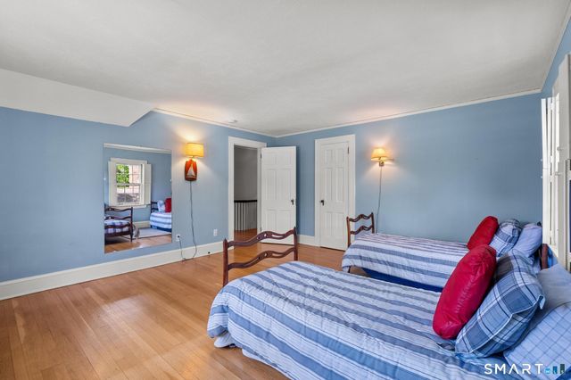 49 Arlington Road, West Hartford, CT 06107