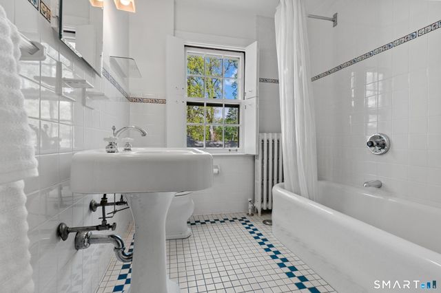 49 Arlington Road, West Hartford, CT 06107