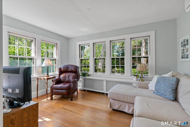 49 Arlington Road, West Hartford, CT 06107
