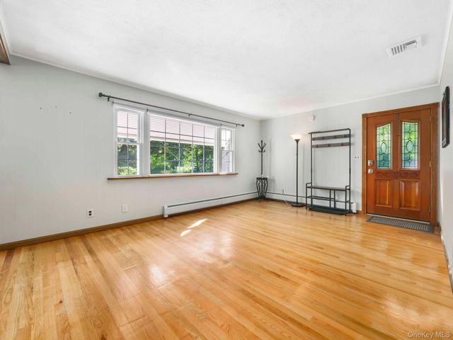 33 Mountain Road, Tuxedo Park, NY 10987