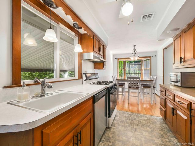 33 Mountain Road, Tuxedo Park, NY 10987