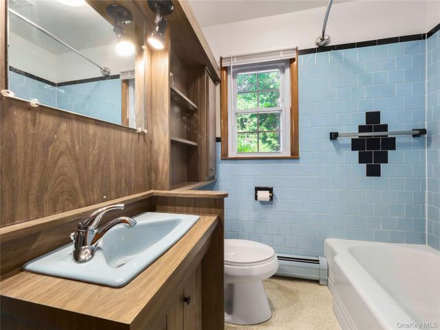 33 Mountain Road, Tuxedo Park, NY 10987