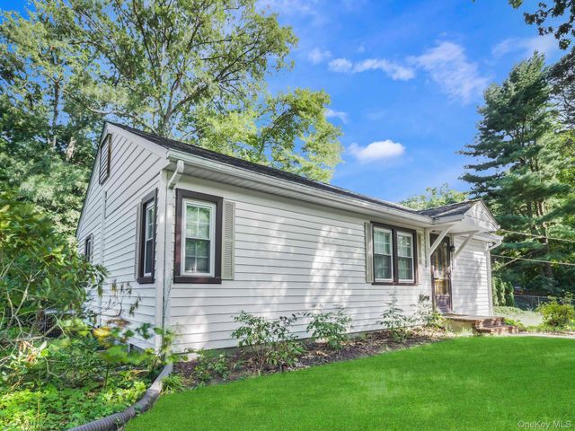 33 Mountain Road, Tuxedo Park, NY 10987