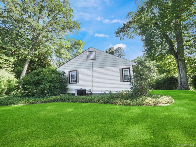 33 Mountain Road, Tuxedo Park, NY 10987