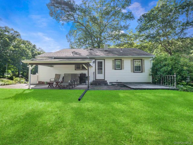 33 Mountain Road, Tuxedo Park, NY 10987