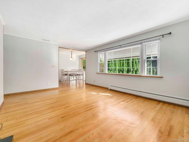 33 Mountain Road, Tuxedo Park, NY 10987