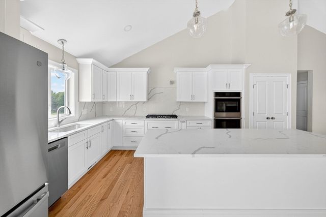 10 Westview Dr, Dartmouth, MA 02747