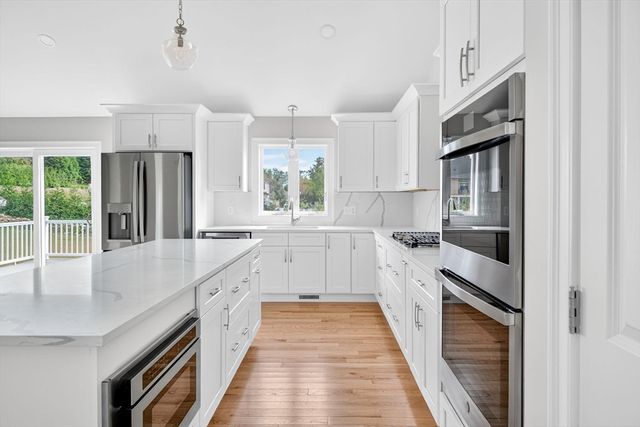 10 Westview Dr, Dartmouth, MA 02747