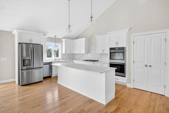 10 Westview Dr, Dartmouth, MA 02747