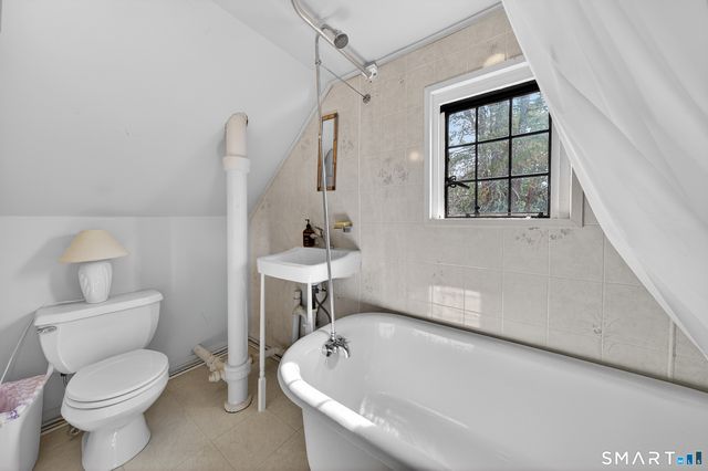 80 Santa Fe Avenue, Hamden, CT 06517