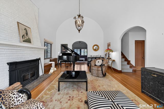 80 Santa Fe Avenue, Hamden, CT 06517