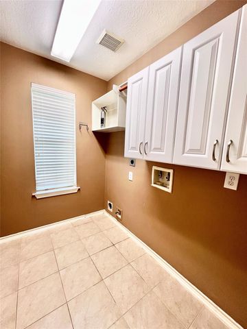 67 N Merryweather Circle, Conroe, TX 77384