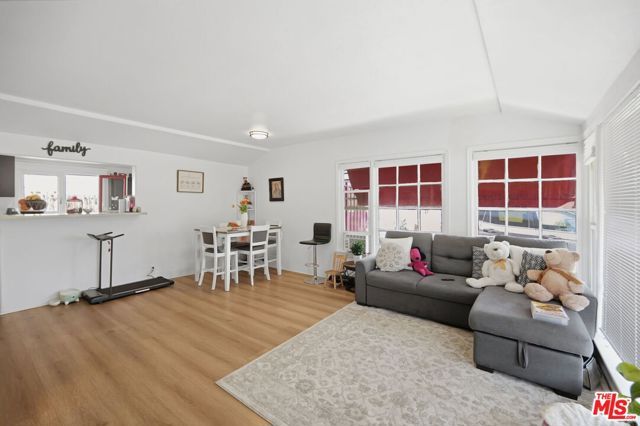 201 E Eagle Street, Long Beach, CA 90806