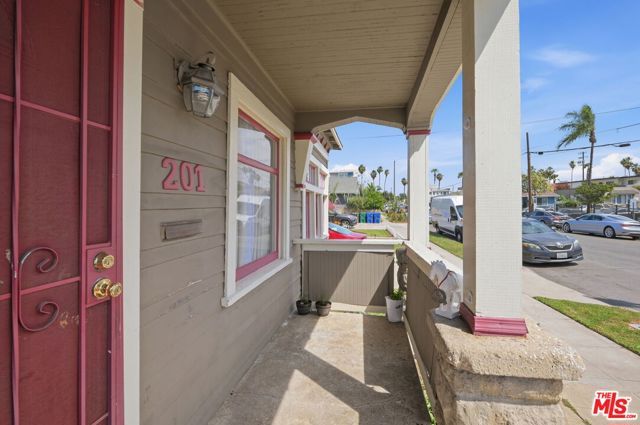201 E Eagle Street, Long Beach, CA 90806