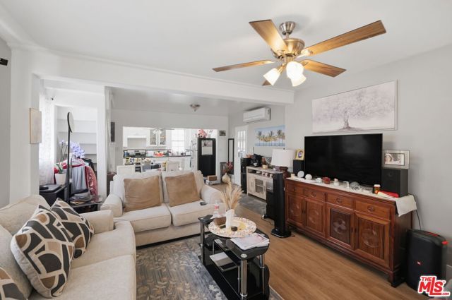 201 E Eagle Street, Long Beach, CA 90806