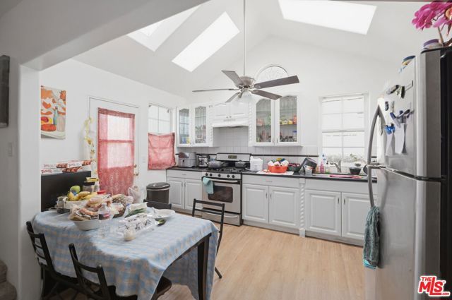 201 E Eagle Street, Long Beach, CA 90806