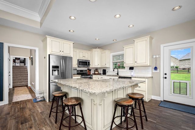 25 Bridle Path Ln, Hartsville, TN 37074