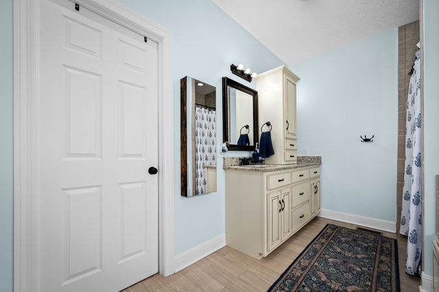 25 Bridle Path Ln, Hartsville, TN 37074