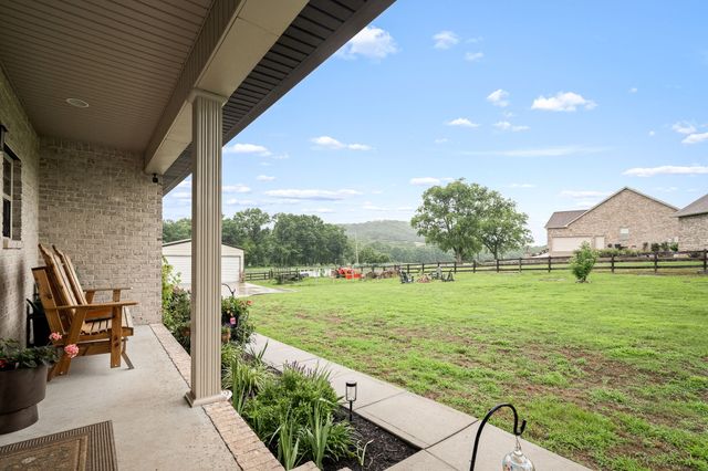 25 Bridle Path Ln, Hartsville, TN 37074